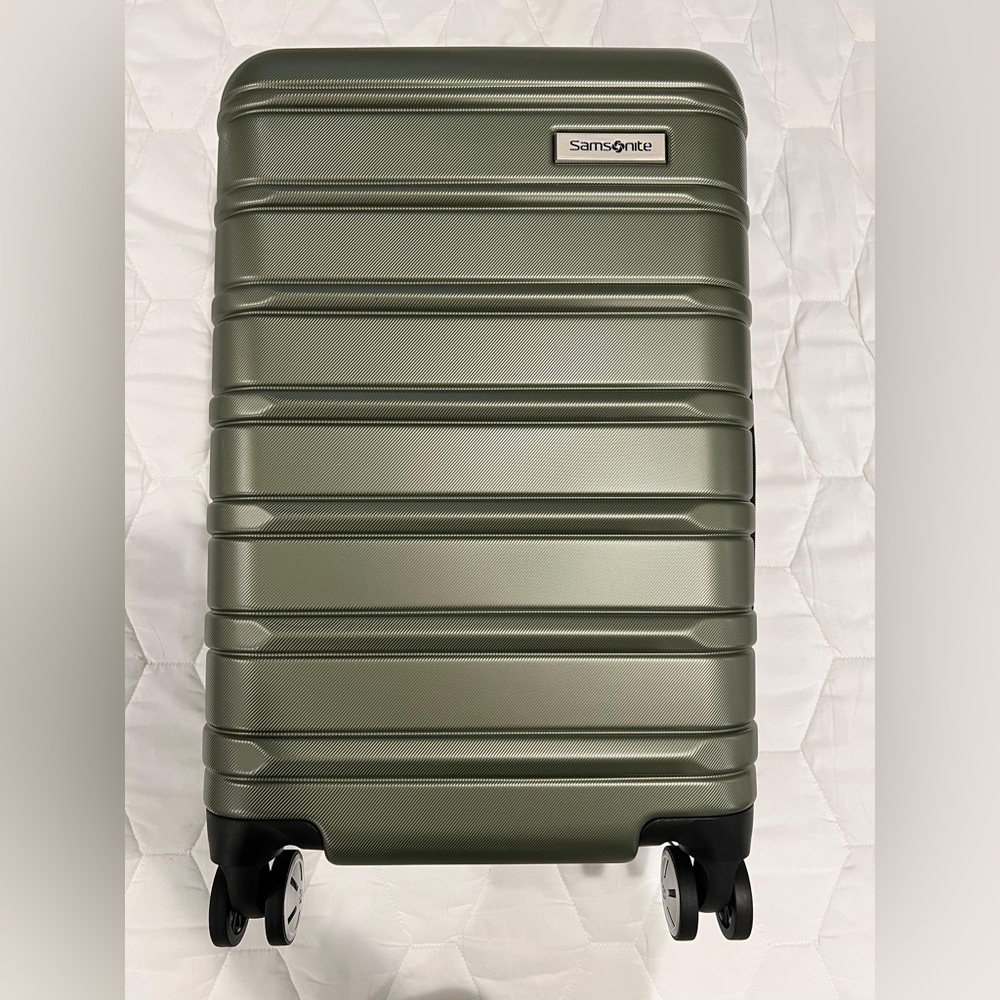 Samsonite Carry-on Green 19in